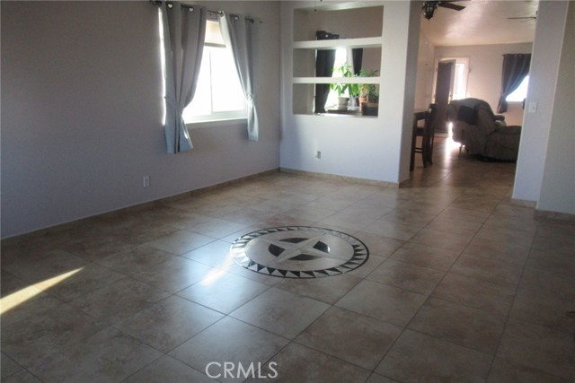 Detail Gallery Image 4 of 28 For 13531 Thistle St, Victorville,  CA 92392 - 3 Beds | 2 Baths