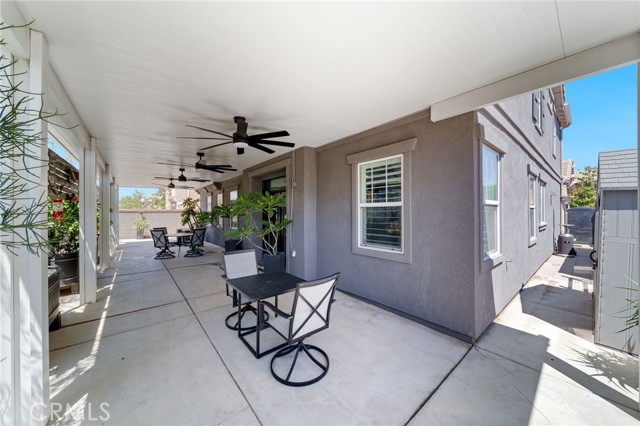 15583 N Peak Lane, Fontana CA: https://media.crmls.org/medias/92c7fc65-e3d8-4436-9be9-dabd67a48354.jpg