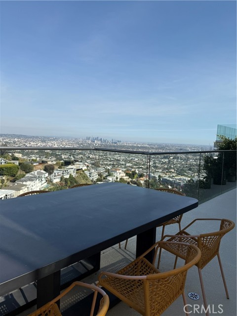 8672 Franklin Avenue, Los Angeles CA: https://media.crmls.org/medias/92c8cc20-2361-4c74-bcaf-d49c9e0b836c.jpg