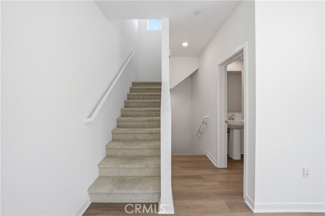 Detail Gallery Image 16 of 31 For 9427 N Sepulveda Blvd. #5,  North Hills,  CA 91343 - 3 Beds | 2/1 Baths