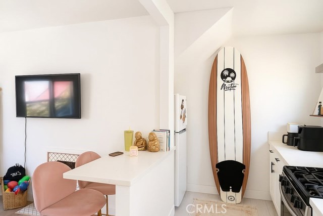 34 Ozone Ave, Venice CA: https://media.crmls.org/medias/92c97110-fb78-429e-8f79-4d029f2907f4.jpg