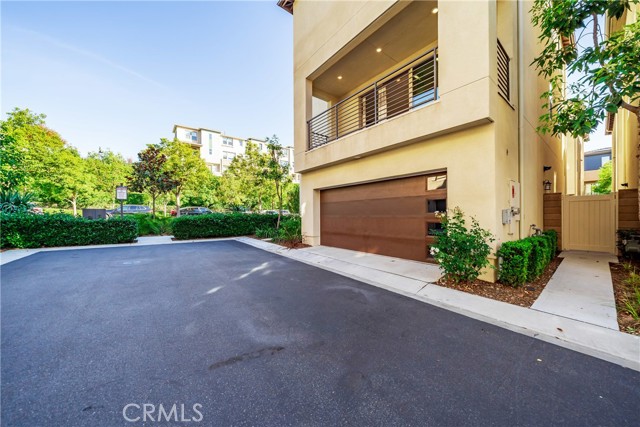 Detail Gallery Image 4 of 49 For 590 Catalonia, Lake Forest,  CA 92630 - 4 Beds | 4 Baths