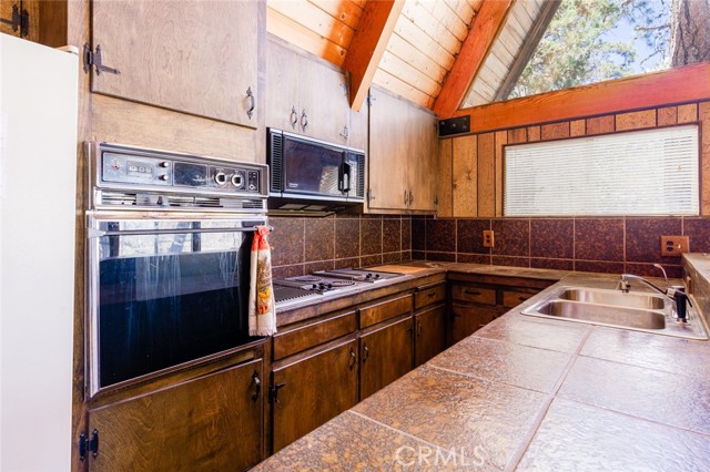 Detail Gallery Image 11 of 37 For 815 Villa Grove Ave, Big Bear City,  CA 92314 - 2 Beds | 1 Baths