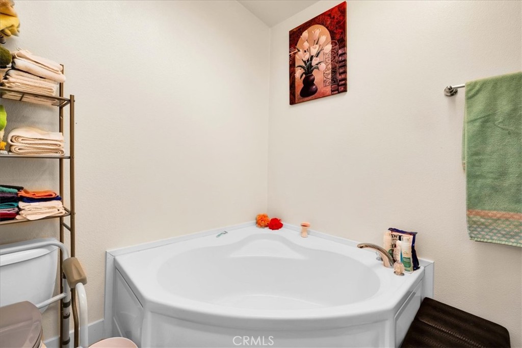 https://media.crmls.org/medias/92c9b0cb-c92d-42cd-8dac-934a7fb2d1e9.jpg?preset=X-Large