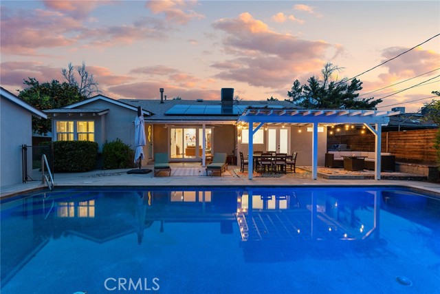 Detail Gallery Image 2 of 46 For 23642 Oxnard St, Woodland Hills,  CA 91367 - 3 Beds | 3 Baths