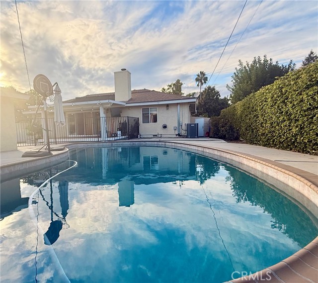 Detail Gallery Image 2 of 26 For 6424 Penfield Ave, Woodland Hills,  CA 91367 - 3 Beds | 2 Baths