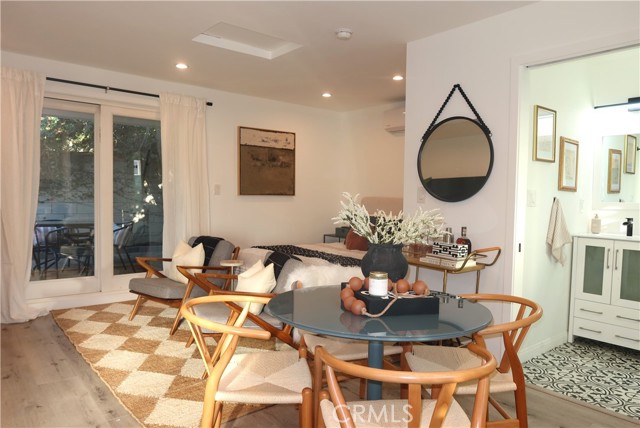 Detail Gallery Image 4 of 30 For 6602 De Celis Pl, Van Nuys,  CA 91406 - 1 Beds | 1 Baths