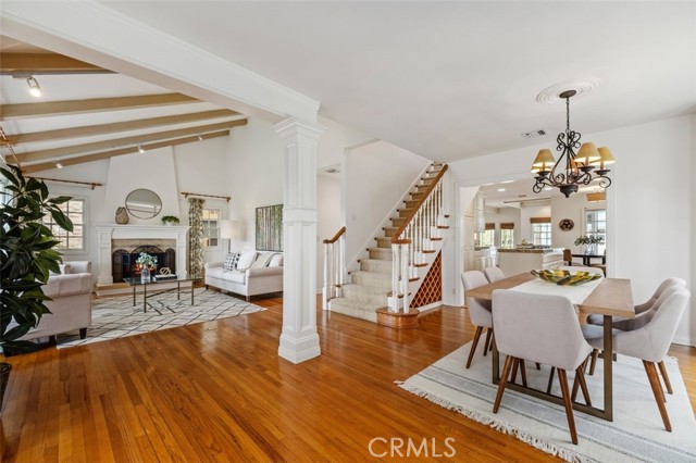 Dining area, open to kitchen & livingroom