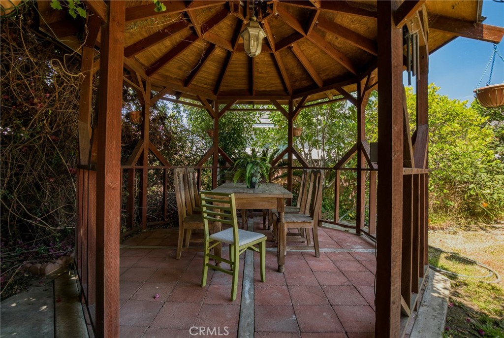 https://media.crmls.org/medias/92ccfaa6-d01d-4c20-8df7-26778919d5da.jpg?preset=X-Large