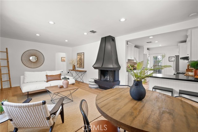 2482 New York Drive, Altadena CA: https://media.crmls.org/medias/92cda85c-cf1e-42b8-a934-6be85e681356.jpg