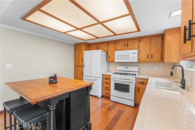 1381 Blackfoot W Trail, Lake Arrowhead CA: https://media.crmls.org/medias/92cf25ab-4619-41e7-83a4-c68c4bab5eaf.jpg