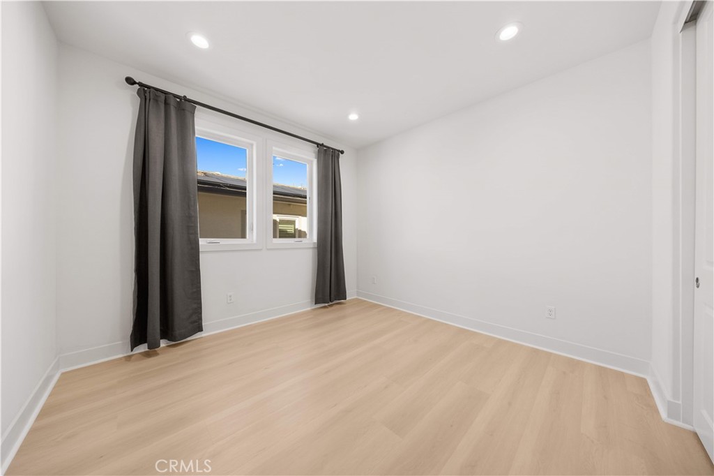 MLS #OC25251209 image #37