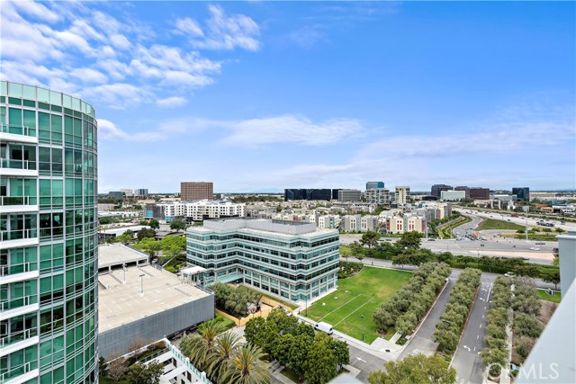 3141 Michelson Drive, Irvine CA: https://media.crmls.org/medias/92d09ba7-167d-4e67-b688-ea8a2b29fc75.jpg