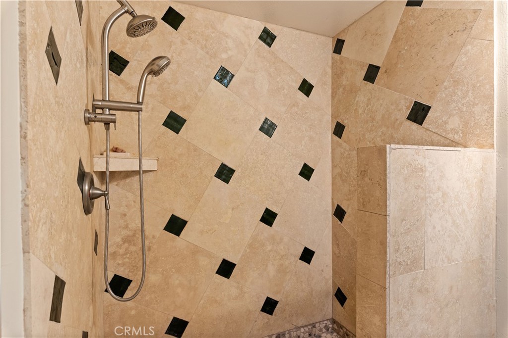 https://media.crmls.org/medias/92d1246c-d37a-45b1-a9b9-6320416d43db.jpg?preset=X-Large