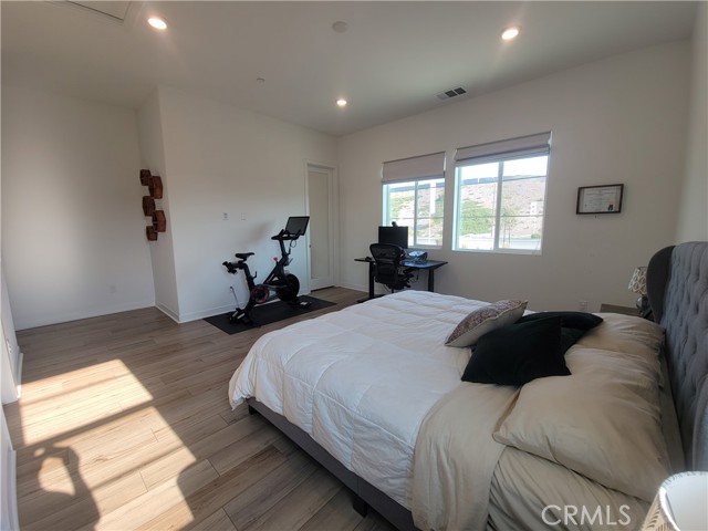 Detail Gallery Image 15 of 39 For 27078 Painted Sky Way, Valencia,  CA 91381 - 3 Beds | 2/1 Baths