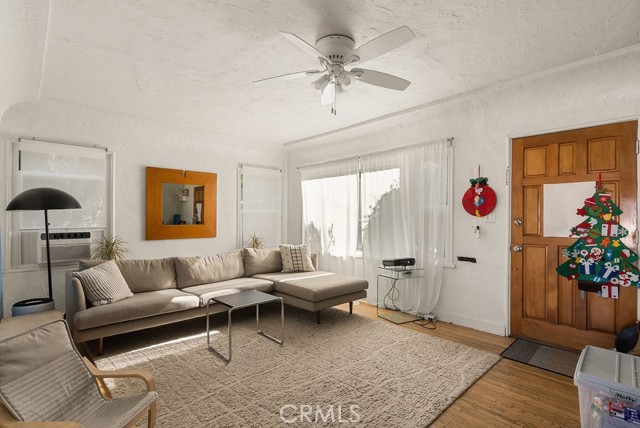 Detail Gallery Image 6 of 26 For 1119 Princeton Dr, Glendale,  CA 91205 - 2 Beds | 1 Baths