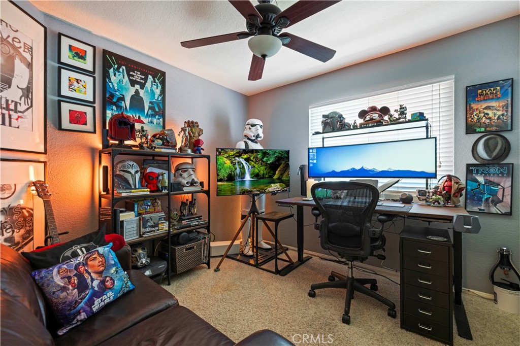 https://media.crmls.org/medias/92d20a81-67b1-4067-801e-e6860c3dd525.jpg?preset=X-Large
