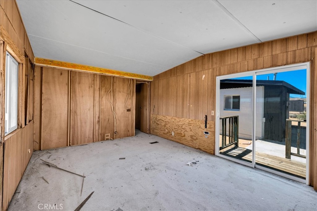 https://media.crmls.org/medias/92d277e5-1624-41e6-a4f1-b96c2c3003f4.jpg?preset=X-Large