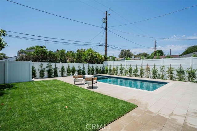 521 N Sparks Street, Burbank CA: https://media.crmls.org/medias/92d29189-11e1-46b7-b3d6-1a2a2ed0ca51.jpg