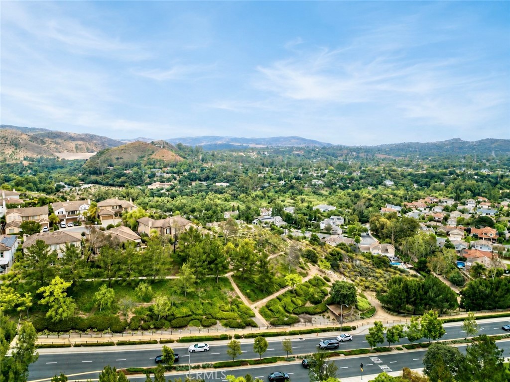 https://media.crmls.org/medias/92d29cf0-f383-4b35-a65b-d553f172f792.jpg?preset=X-Large