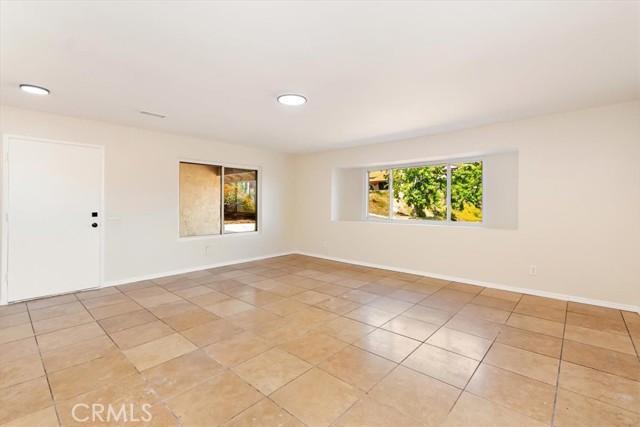Detail Gallery Image 3 of 29 For 5565 Skyloft Dr, Jurupa Valley,  CA 92509 - 3 Beds | 2 Baths