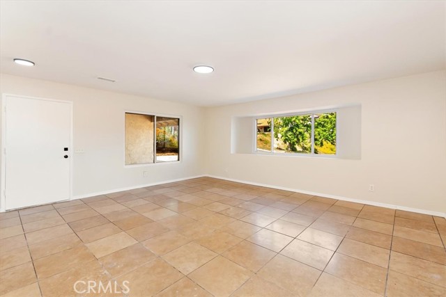 Detail Gallery Image 3 of 29 For 5565 Skyloft Dr, Jurupa Valley,  CA 92509 - 3 Beds | 2 Baths