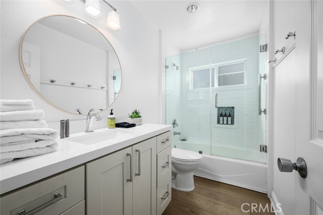 Detail Gallery Image 12 of 41 For 700 E Oceanfront, Newport Beach,  CA 92661 - 4 Beds | 3 Baths