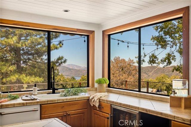 Detail Gallery Image 11 of 48 For 565 Dart Ct, Crestline,  CA 92325 - 3 Beds | 2 Baths