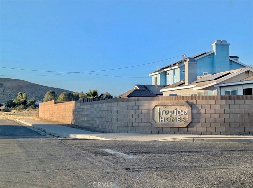 https://media.crmls.org/medias/92d5453d-691e-4fc5-8747-4f46d5f1f712.jpg?preset=X-Large