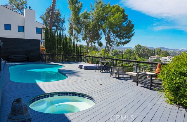Detail Gallery Image 25 of 28 For 5177 Medina Rd, Woodland Hills,  CA 91364 - 3 Beds | 3 Baths