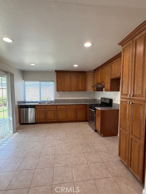 Detail Gallery Image 4 of 9 For 408 Montessori Ave, Placentia,  CA 92870 - 3 Beds | 2 Baths