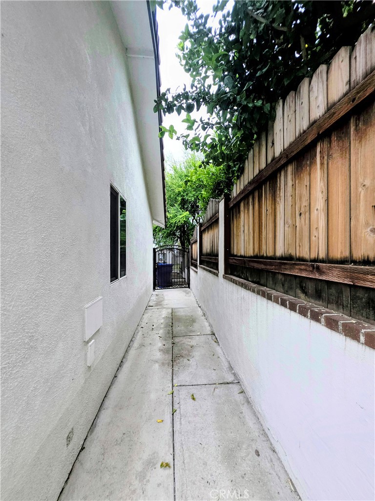 https://media.crmls.org/medias/92d5ff8a-fef2-4151-8dcb-468ae95b20a2.jpg?preset=X-Large