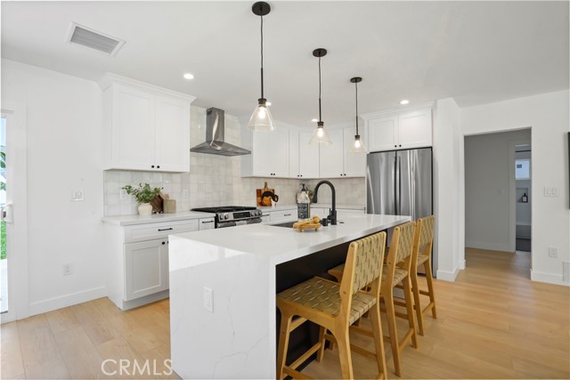 270 Fairfax Avenue, Ventura CA: https://media.crmls.org/medias/92d6668f-016a-43eb-9819-406194fc4535.jpg