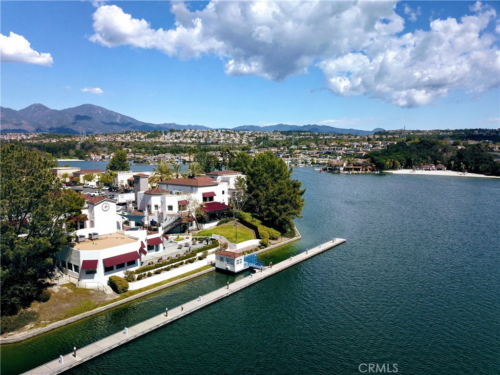 https://media.crmls.org/medias/92d6b3e9-0eb5-4020-b975-5c517de4626e.jpg?preset=X-Large