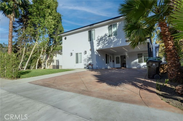 22237 Buena Ventura Street, Woodland Hills CA: https://media.crmls.org/medias/92d6f54e-6a41-45a5-a159-c83621e383be.jpg