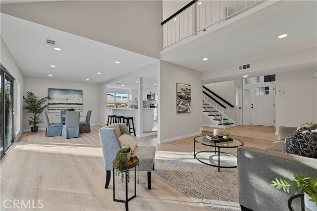 Detail Gallery Image 5 of 49 For 18838 Cabral, Canyon Country,  CA 91351 - 4 Beds | 3 Baths