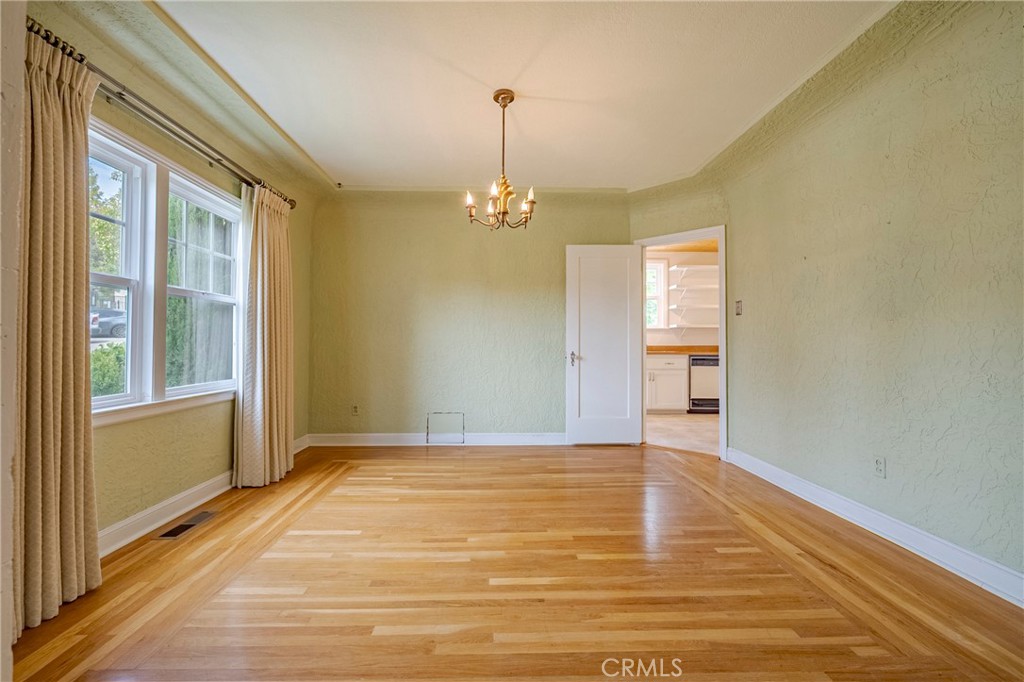 https://media.crmls.org/medias/92d77d35-9dfa-494b-85a0-66d4a348e16f.jpg?preset=X-Large