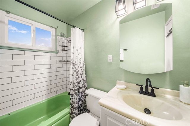 11692 Poes Street, Anaheim CA: https://media.crmls.org/medias/92d7bbb5-3d26-4953-b9e7-2547ed9f4648.jpg