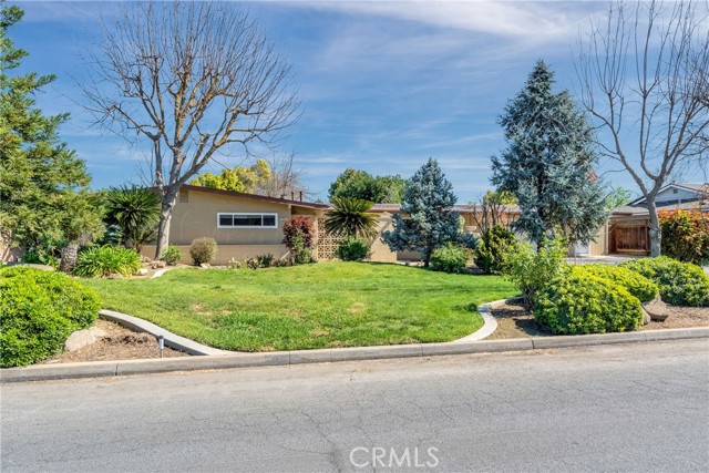 Detail Gallery Image 2 of 39 For 5694 N Winchester, Fresno,  CA 93704 - 3 Beds | 3 Baths