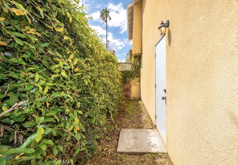https://media.crmls.org/medias/92d9070a-29c3-47c2-97d8-c0320004a49d.jpg?preset=X-Large
