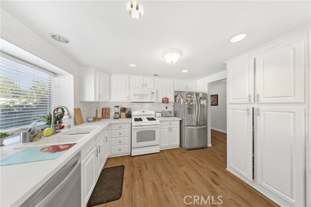 30421 Teal Brook Drive, Menifee CA: https://media.crmls.org/medias/92d9fe30-4141-4eec-900e-04ada7fe8ea1.jpg