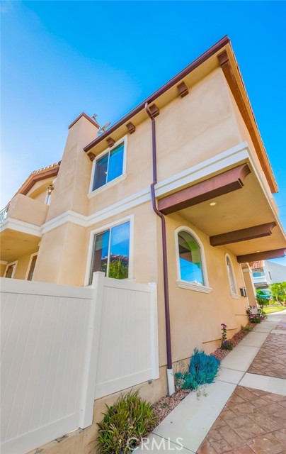 Detail Gallery Image 10 of 71 For 1902 Marshallfield Ln a,  Redondo Beach,  CA 90278 - 4 Beds | 3/1 Baths