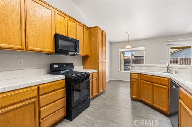 2052 W Solis Street, Merced CA: https://media.crmls.org/medias/92dcd848-b0c0-425b-a6a1-cda4d57d3543.jpg