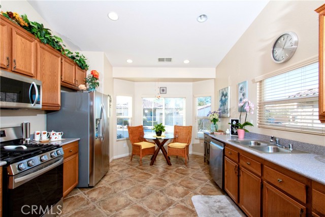 Detail Gallery Image 7 of 35 For 7380 via Real Ln, Yucca Valley,  CA 92284 - 3 Beds | 2 Baths