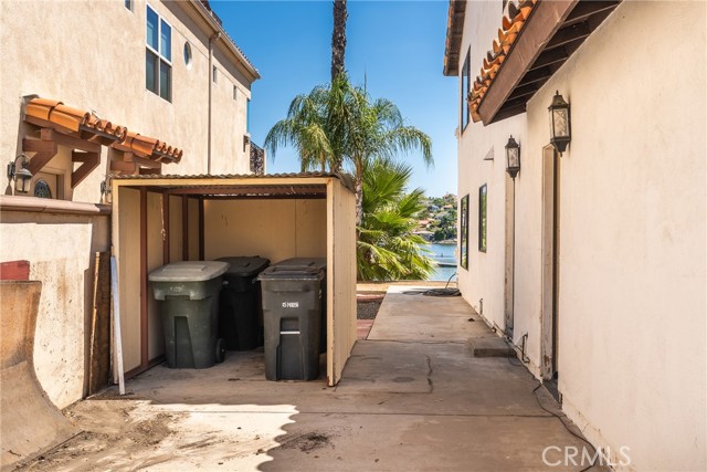 21998 Strawberry Lane, Canyon Lake CA: https://media.crmls.org/medias/92ddbbcc-6d21-4f31-a8fb-91d7e380c1c9.jpg