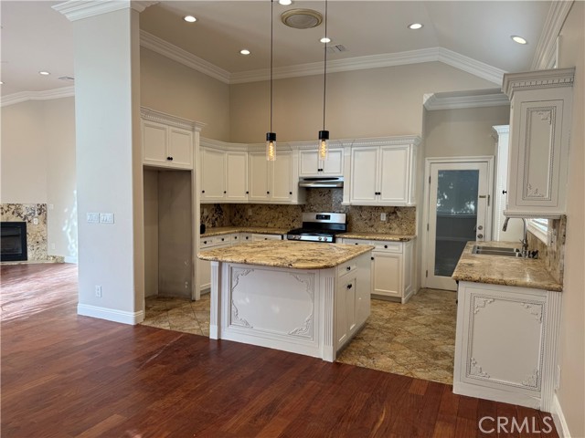 Detail Gallery Image 6 of 28 For 4912 Hesperia, Encino,  CA 91316 - 3 Beds | 2/1 Baths