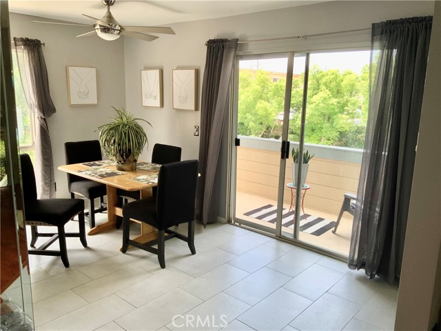Detail Gallery Image 11 of 45 For 9917 Independence Ave #C,  Chatsworth,  CA 91311 - 2 Beds | 2 Baths