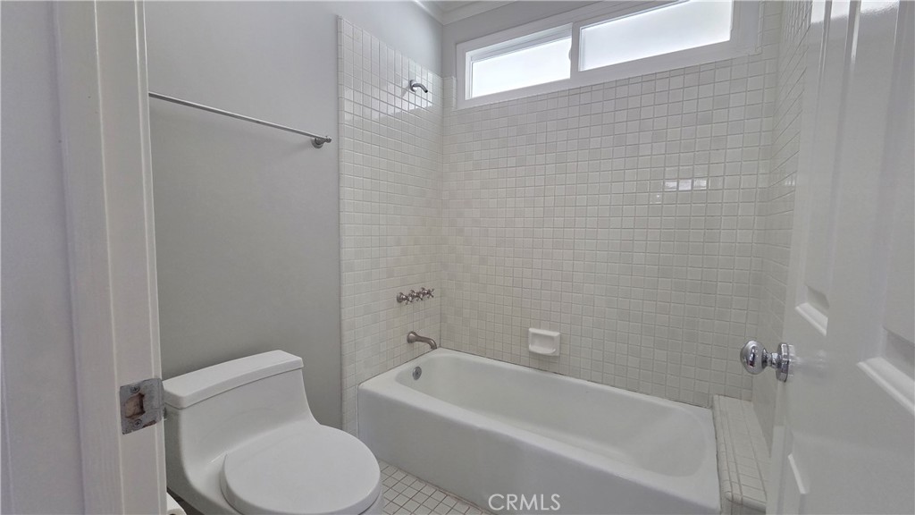 https://media.crmls.org/medias/92ded1f0-73db-4f8b-957e-b35908fa4891.jpg?preset=X-Large
