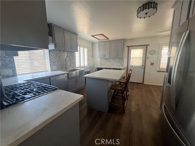 9810 Sharon Avenue, Riverside CA: https://media.crmls.org/medias/92df6df5-e506-4969-83c5-e638d8212660.jpg
