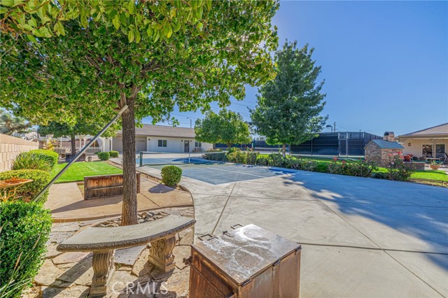 Image 58 of 72 For 2534 Desert Rose Drive